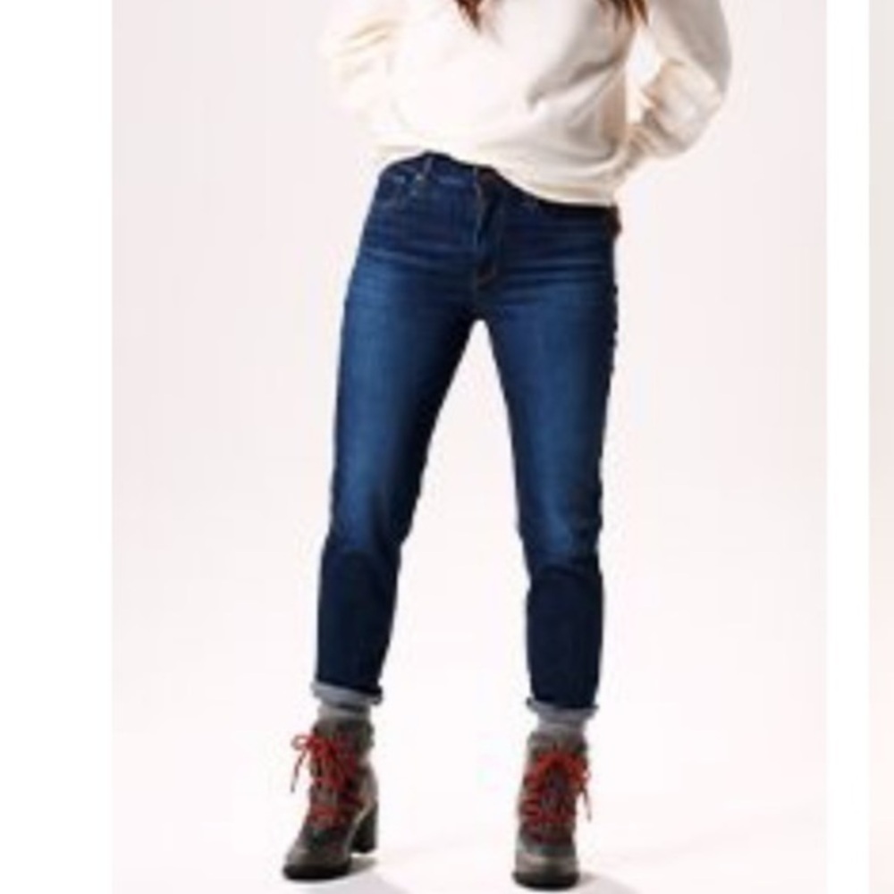 Lauren Conrad blue jeans straight leg mid rise